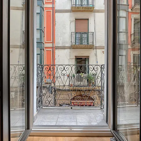 Moderno Y Lujoso En El Historico Casco Viejo