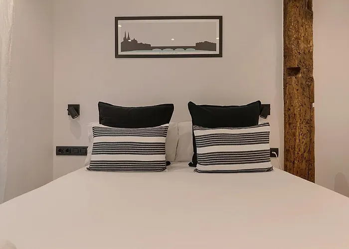 Moderno Y Lujoso En El Historico Casco Viejo Διαμέρισμα *